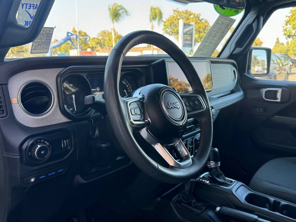 Used 2024 Jeep Wrangler Unlimited Sahara AWD/4WD image 9