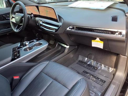 New 2025 Cadillac Lyriq Luxury image 7