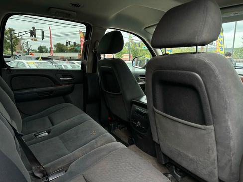 Used 2009 Chevrolet Suburban LT image 16