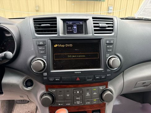 Used 2010 Toyota Highlander Limited FWD image 19