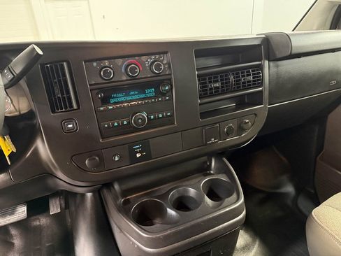 Used 2017 GMC Savana 2500 image 21