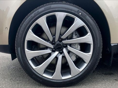 New 2026 Land Rover Range Rover SE image 11