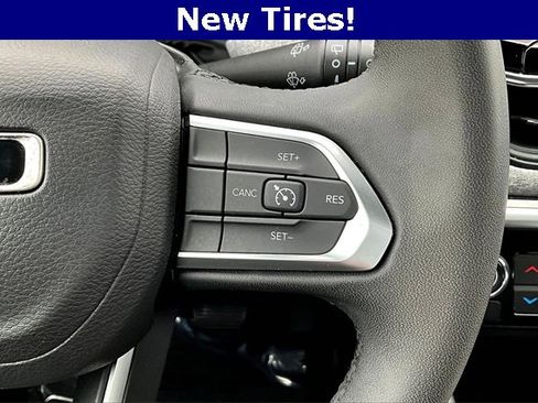 Used 2024 Jeep Compass Latitude image 12