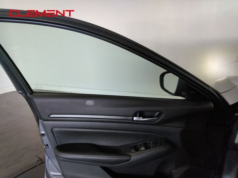 Used 2025 Nissan Altima 2.5 SV image 25