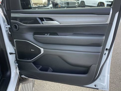 New 2026 Jeep Grand Wagoneer Limited AWD/4WD image 16