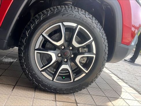 Used 2025 Jeep Compass Trailhawk AWD/4WD image 40