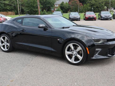 Used 2017 Chevrolet Camaro SS RWD image 8