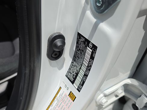 Used 2022 Toyota Corolla LE FWD image 31