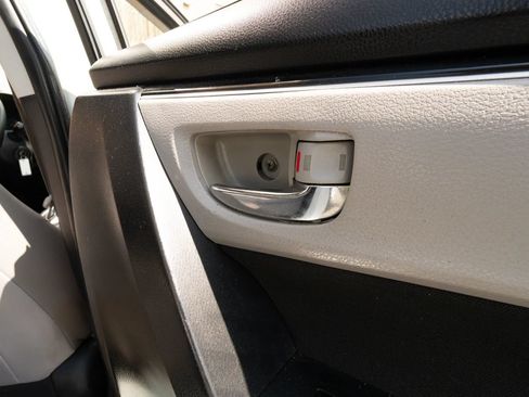 Used 2019 Toyota Corolla LE FWD image 18