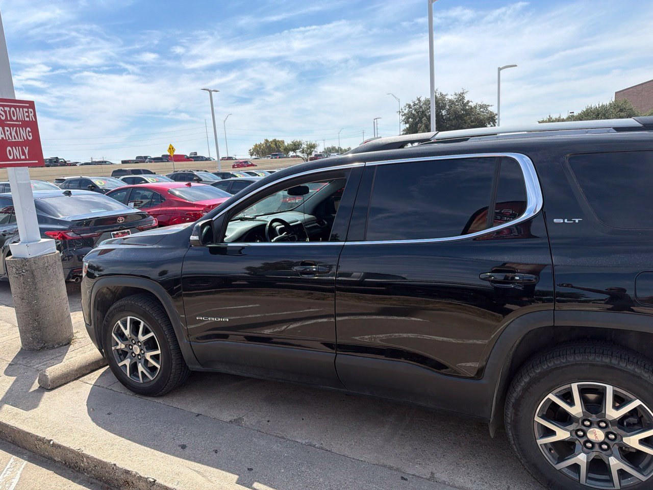 Used 2023 GMC Acadia SLT AWD/4WD image 6