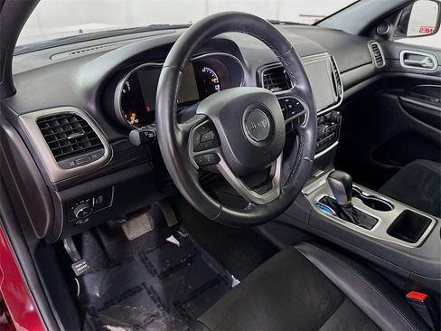 Used 2022 Jeep Grand Cherokee Laredo X image 17