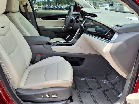 Certified 2024 Cadillac XT6 Premium Luxury w/ Technology Package FWD image 9