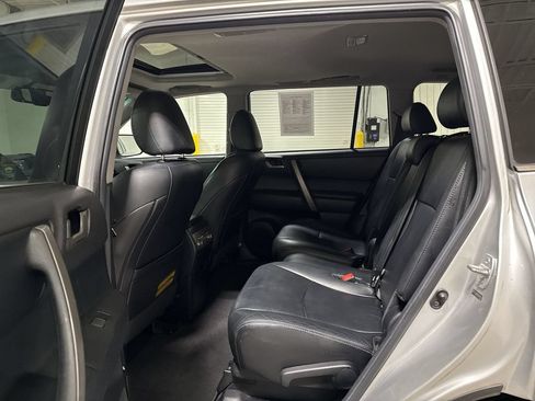 Used 2012 Toyota Highlander SE w/ Tow Pkg FWD image 23