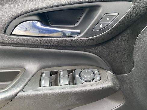 Used 2020 Chevrolet Equinox LT image 18