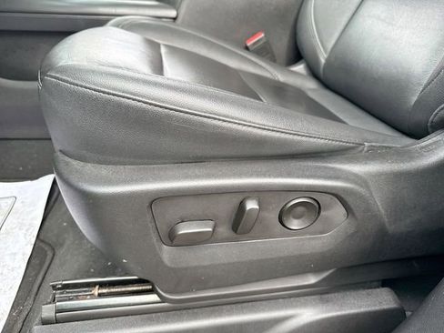 Used 2023 Chevrolet Suburban LT image 12