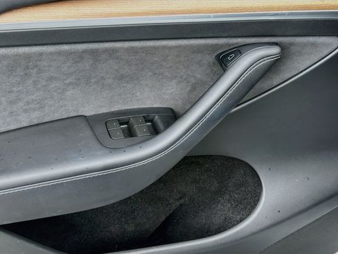 Used 2023 Tesla Model Y AWD image 18