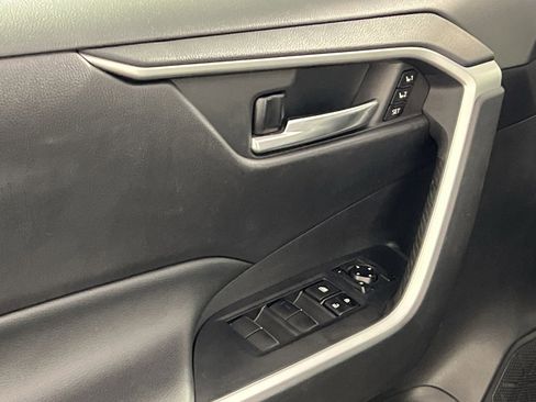 Used 2021 Toyota RAV4 XLE Premium image 15