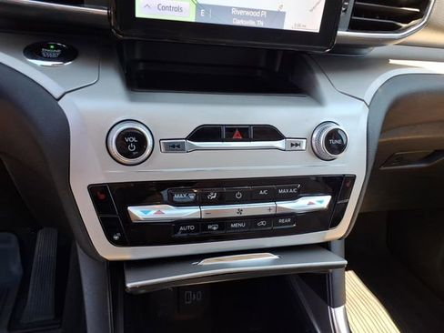 Used 2020 Ford Explorer XLT w/ Equipment Group 202A AWD/4WD image 21