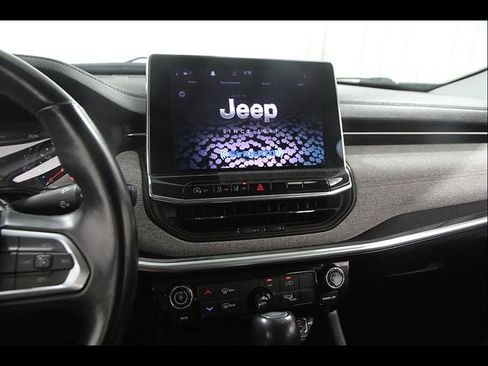 Used 2022 Jeep Compass Latitude AWD/4WD image 9