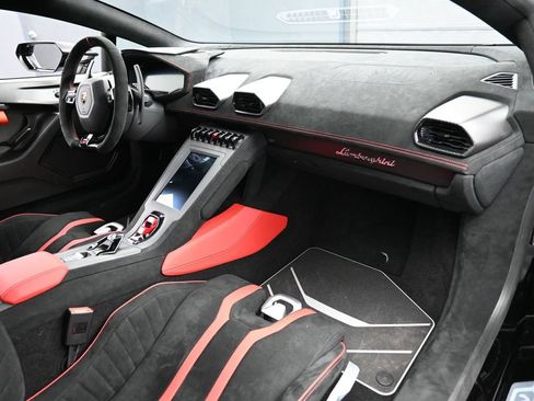 Used 2024 Lamborghini Huracan STO RWD image 28