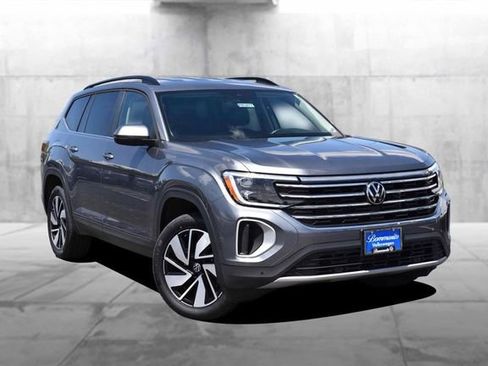Certified 2025 Volkswagen Atlas SE FWD image 2