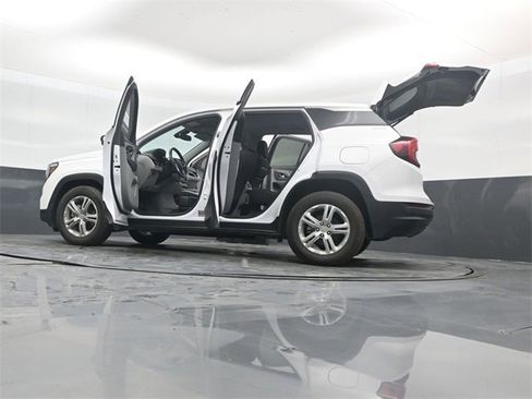 Used 2024 GMC Terrain SLE image 53