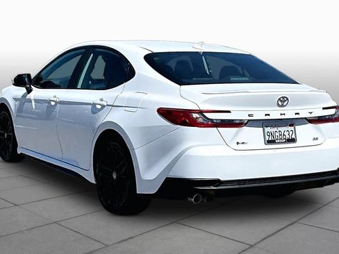 Used 2025 Toyota Camry Hybrid FWD image 11