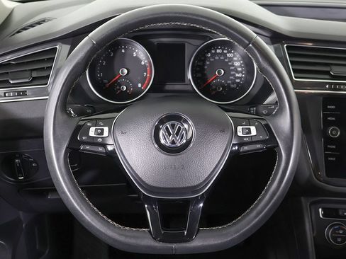 Used 2021 Volkswagen Tiguan SE AWD/4WD image 38