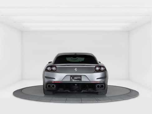 Used 2018 Ferrari GTC4Lusso AWD/4WD image 4