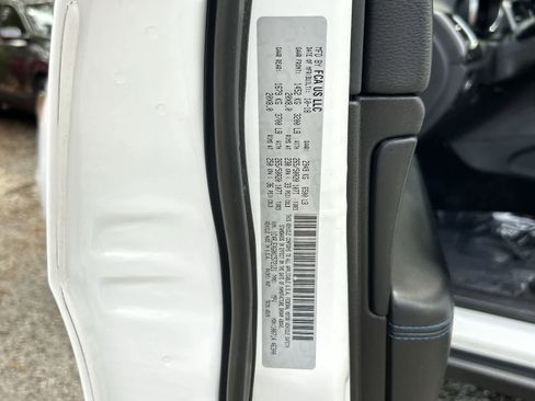 Used 2019 Jeep Grand Cherokee Laredo RWD image 2