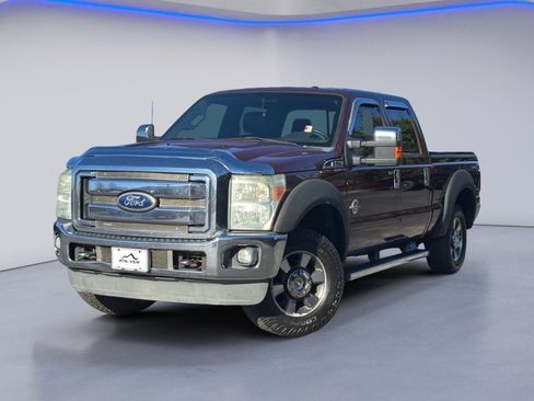 Used 2011 Ford F250 Lariat w/ Chrome Pkg image 2