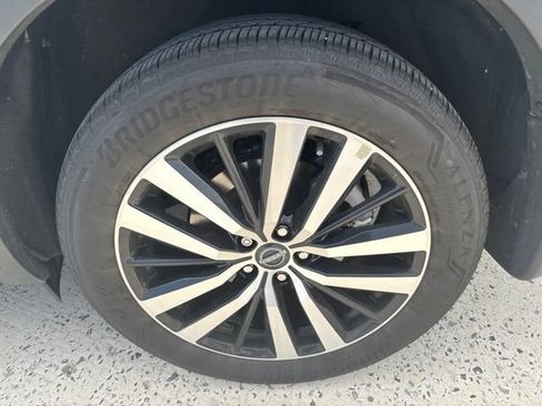 Used 2025 Nissan Pathfinder Platinum FWD image 12