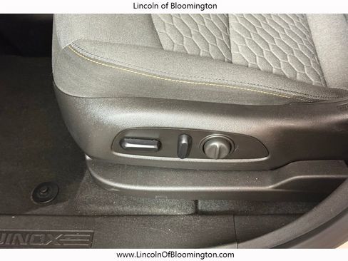 Used 2018 Chevrolet Equinox LT image 17