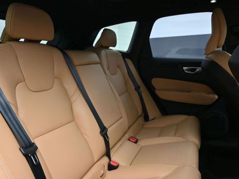 Used 2023 Volvo XC60 B5 Ultimate w/ Climate Package AWD/4WD image 12