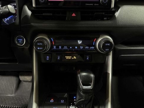 Used 2019 Toyota RAV4 XLE AWD/4WD image 20