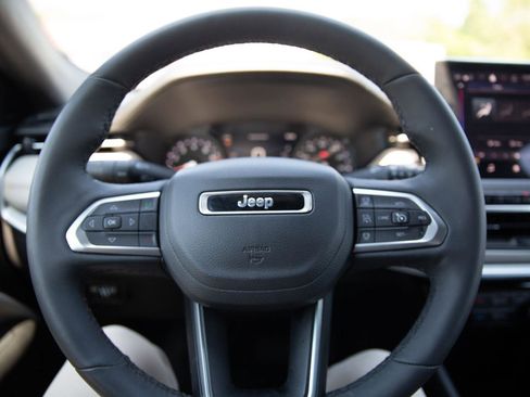 Used 2025 Jeep Compass Limited AWD/4WD image 11
