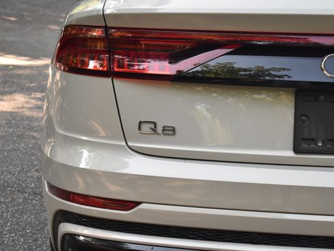 Used 2021 Audi Q8 Premium Plus w/ Premium Plus Package image 18