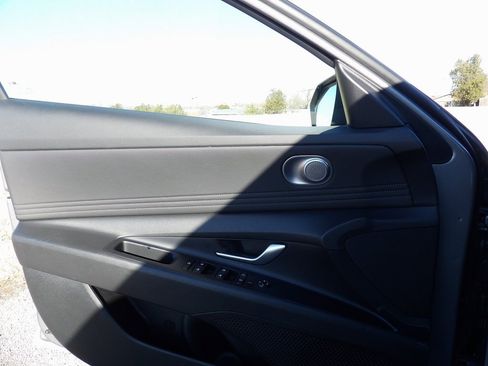 Used 2025 Hyundai Elantra SEL image 10