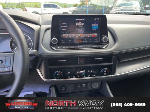 Used 2025 Nissan Rogue SV FWD image 8