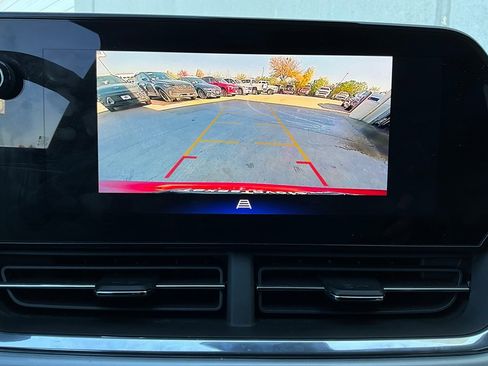 Used 2025 Chevrolet Trax LT w/ LT Convenience Package image 31