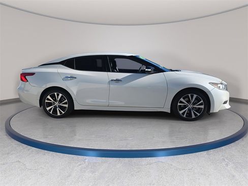 Used 2017 Nissan Maxima 3.5 SV w/ Interior Lighting Package image 5