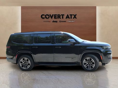 Used 2023 Jeep Wagoneer Series II AWD/4WD image 6