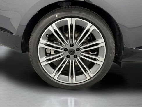 New 2026 Land Rover Range Rover Long Wheelbase SE AWD/4WD image 8