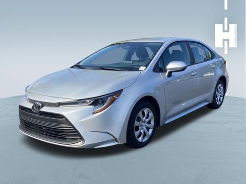 Used 2026 Toyota Corolla LE FWD image 3