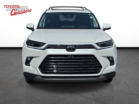 Used 2024 Toyota Grand Highlander Platinum AWD/4WD image 2