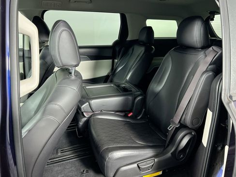 Used 2024 Kia Carnival LX FWD image 28