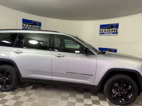 Used 2024 Jeep Grand Cherokee L Limited w/ Black Appearance Package RWD image 3