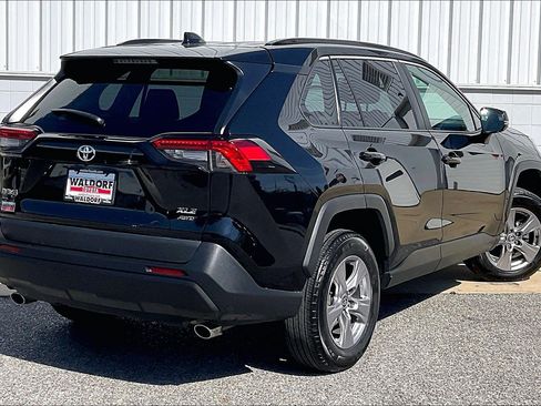 Used 2025 Toyota RAV4 XLE AWD/4WD image 17