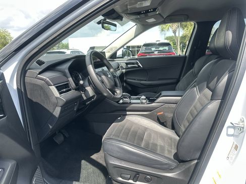 Used 2025 Mitsubishi Outlander SE FWD image 16