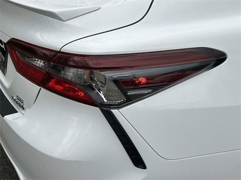 Used 2024 Toyota Camry SE image 12